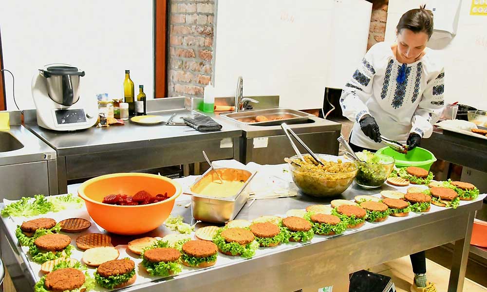 Inovație alimentară la Timișoara: Pronat, în parteneriat cu USVT, au lansat Vurger Protein Mix