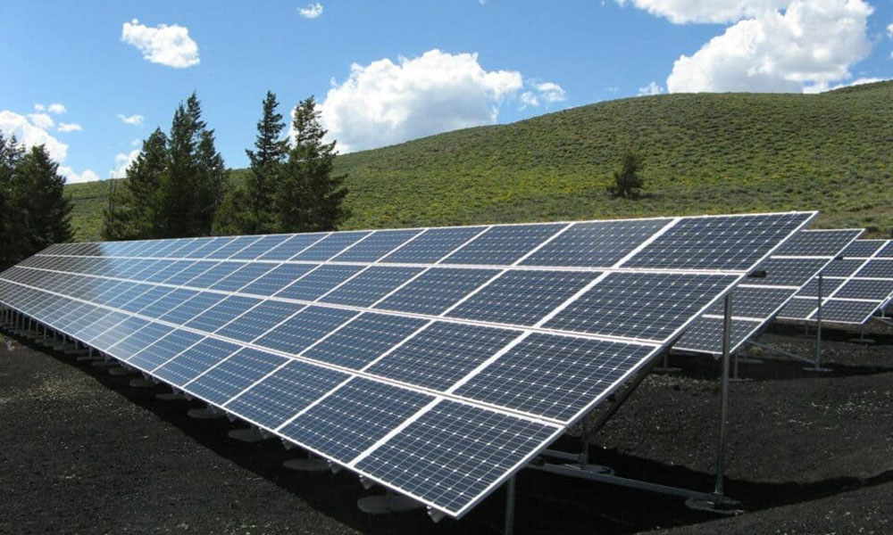 Guvernul a adoptat OUG pentru valorificarea terenurilor agricole degradate ale statului în proiecte de energie regenerabilă