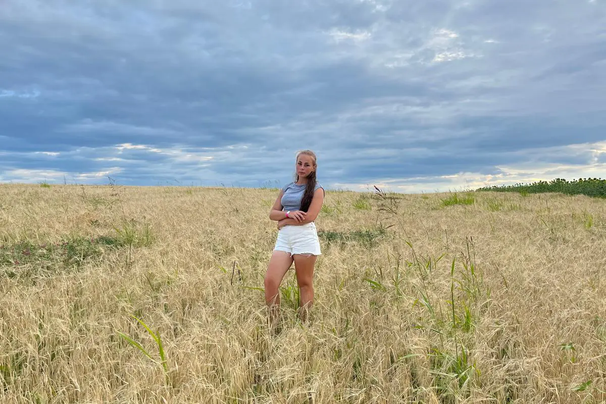La 16 ani isi pregateste viitorul pe cele 200 de hectare ale familiei Naomi Bianca Atanasoai