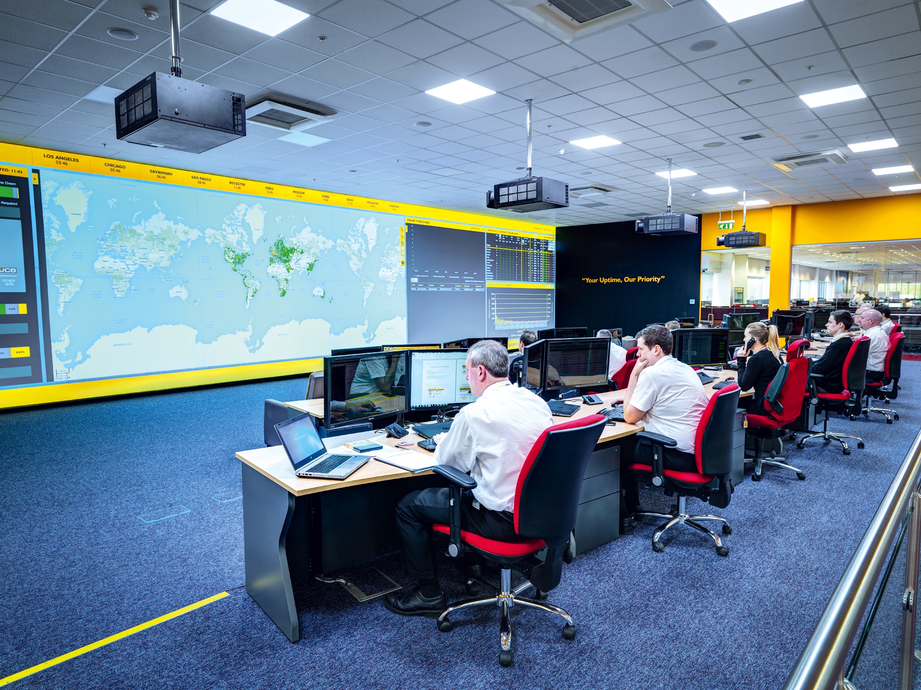 NHR Agropartners. Noul sistem JCB LiveLink Control Tower uşurează munca în fermele cu flote mixte