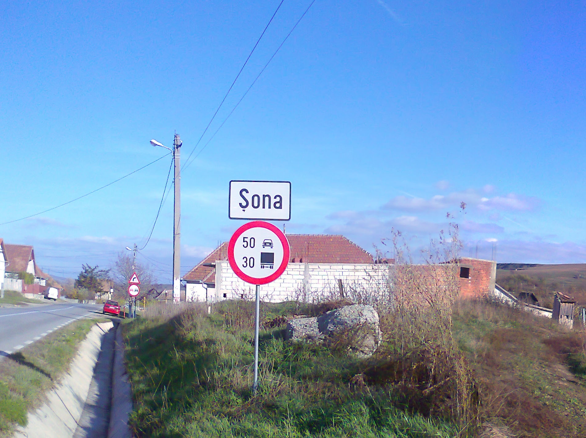 Comuna Şona, între tradiţia şipotelor şi modernism