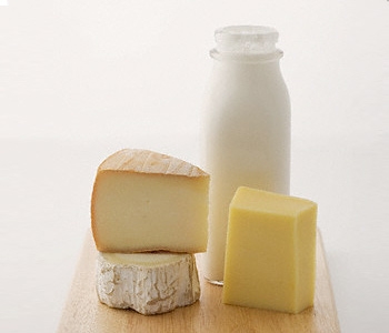 INS: Producţia de lapte de consum a scăzut cu 5,8% la 11 luni