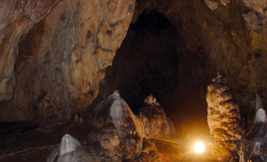Peștera Muierilor - casa celei mai „bătrâne“ românce
