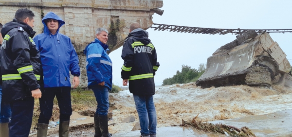„Apele Române“ au intervenit pentru limitarea inundațiilor