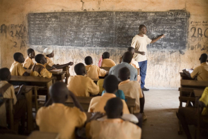 Accesul la educație, un drept fundamental refuzat pentru milioane de copii