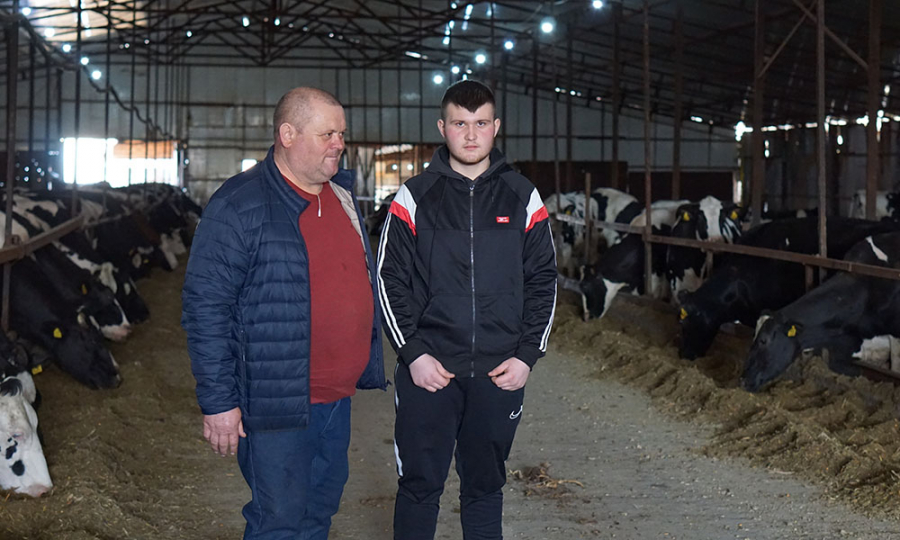 Fermele românești de vaci de lapte, pe marginea prăpastiei