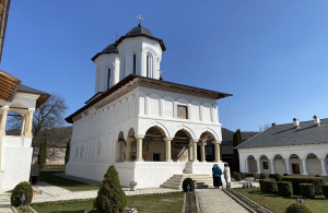 Vremuri faste pentru Mănăstirea Aninoasa