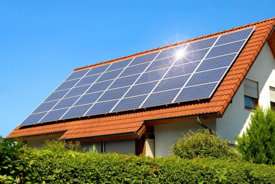 Panouri fotovoltaice pentru 45 de gospodării izolate din Mâneciu