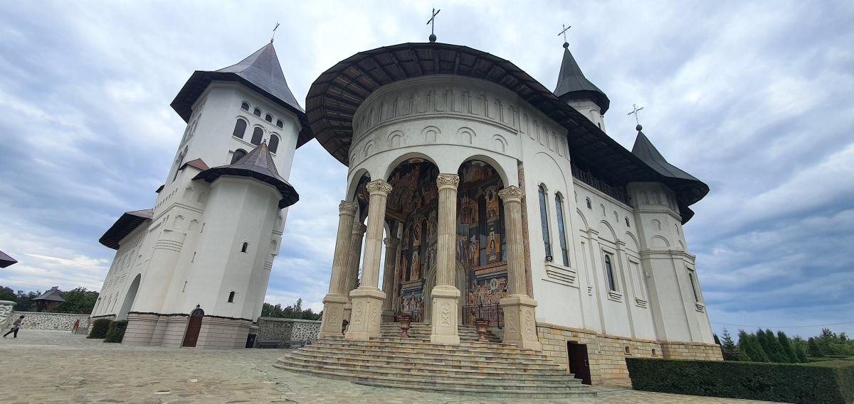 Mănăstirea Hadâmbu, sufletul nestins dintre dealurile Iașilor