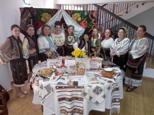 Poiana Stampei - locul unde copiii sunt păstrătorii tradițiilor bucovinene