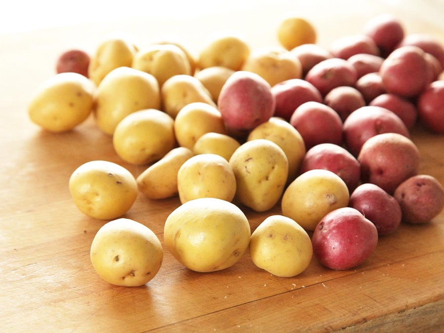 Cartofii și fructele proaspete s-au scumpit cel mai mult, în ianuarie